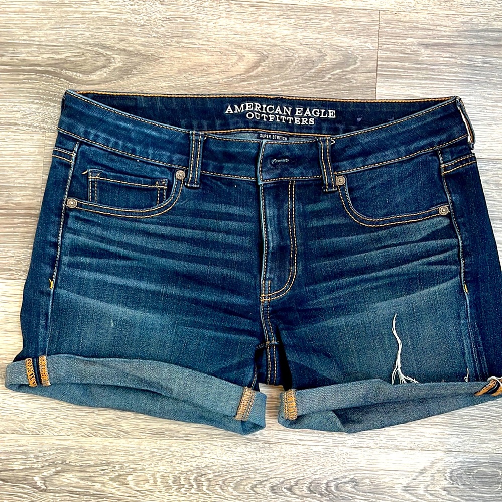 American Eagle short denim.